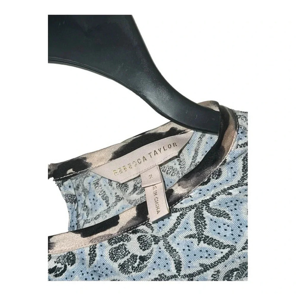 1437. REBECCA TAYLOR SHORT SLEEVE BLOUSE SIZE 2 LIGHT BLUE/BLACK/WHITE IN COLOR - Picture 5 of 9